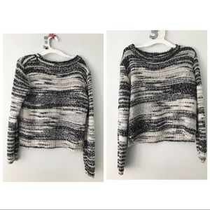b&w knitted cropped sweater